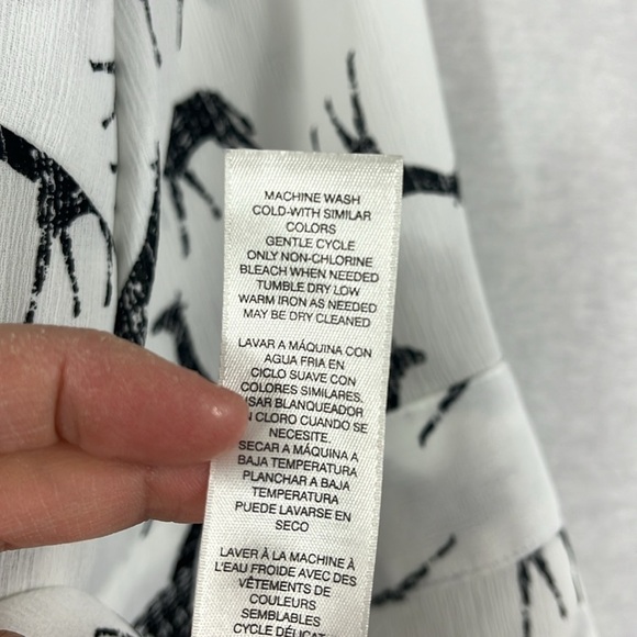 Chicos Giraffe Novelty Print Flare Sleeve Button Up Blouse Top Womens Size S - Picture 8 of 12